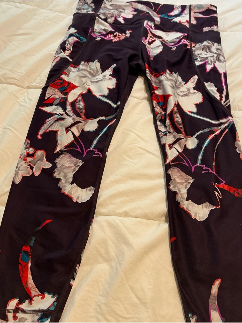 Athleta Salutation Stash Pocket Magnolia Yoga Pant Leggings Purple Floral Large.